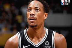 湖人队新恋情曝光：凯莉·詹娜与巴特勒甜蜜互动，霍华德赛前警告勇士新赛季挑战